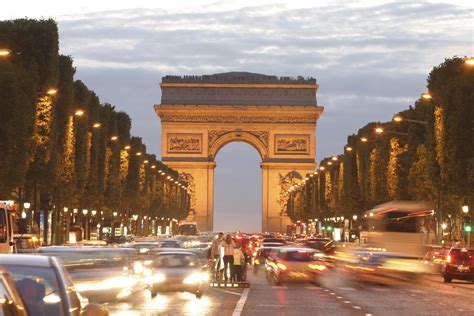 what des champs éelysees mean.